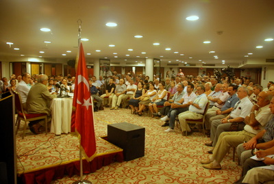Prof. Dr. Mümtaz Soysal “Anayasaya Neden Hayır” Konulu Konferansa Katılmıştır