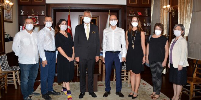Adana Tabip Odası Yönetim Kurulu üyeleri Büyükşehir Belediye Başkanı Zeydan Karalar’ı makamında ziyaret etti