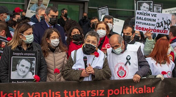Pandemide Yitirilen Sağlık Çalışanları Birçok İlde Anıldı: Daha Fazla Kayıp Olmaması İçin Toplumsal Sağlık, Demokrasi ve Adalet İstiyoruz