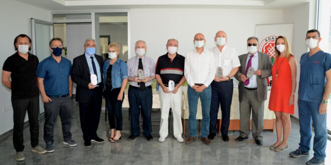 40 ve 50 Yıllık Duayen Hekimlere Plaket